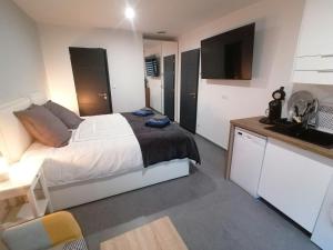 Studio BLEU, Neuf, classé 3 étoiles, Clim, Wifi, Lave-linge, Lit King Size, au calme et à 800m des plages de Valras Plage