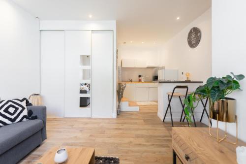 STUDIO ** BOMPARD ** PLAGE ** VIEUX PORT