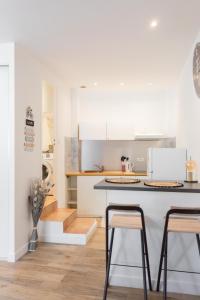 STUDIO ** BOMPARD ** PLAGE ** VIEUX PORT
