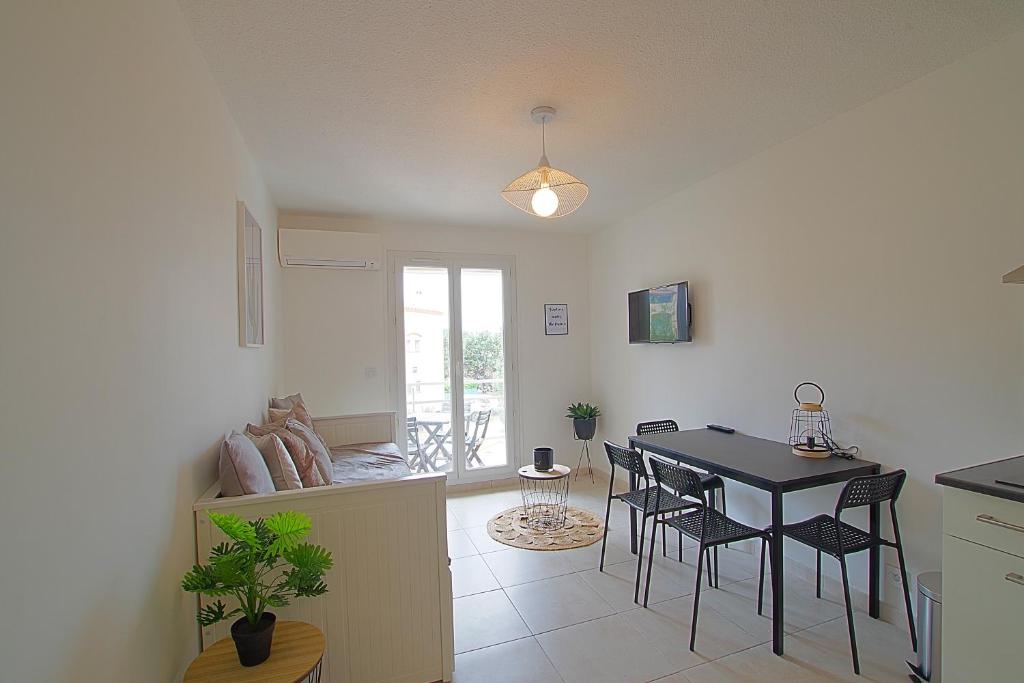 Studio Bormes-les-Mimosas, 1 pièce, 2 personnes - FR-1-610-63
