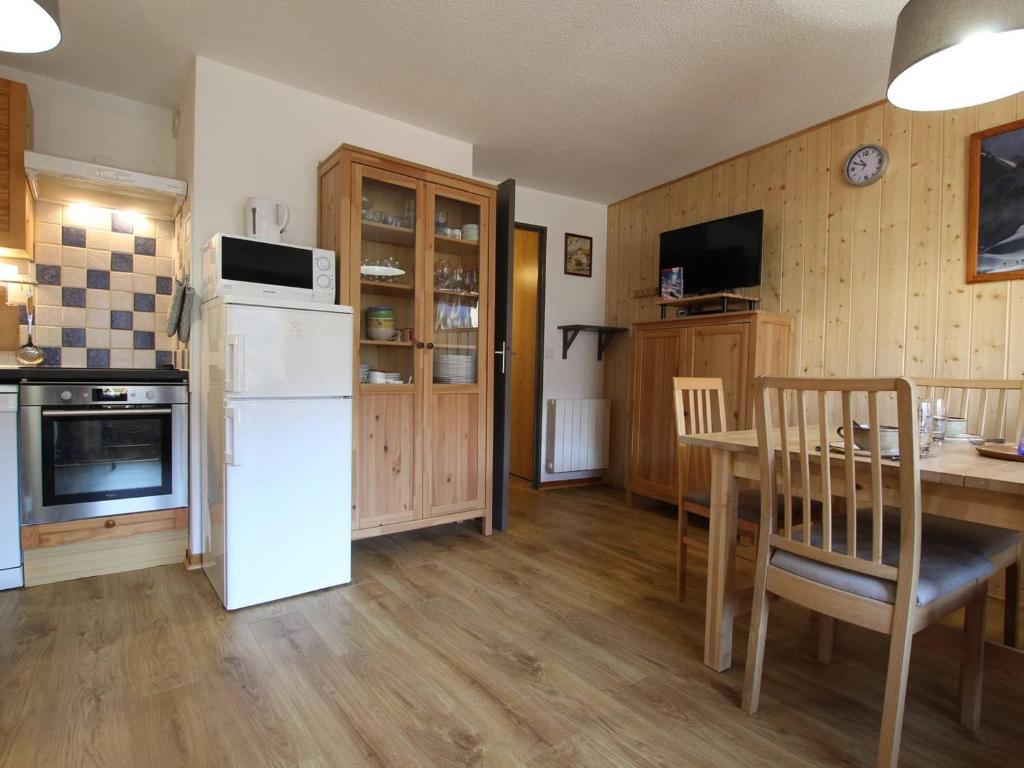 Studio Bormes-les-Mimosas, 1 pièce, 4 personnes - FR-1-610-41