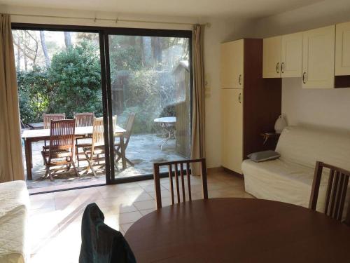 Studio Bormes-les-Mimosas, 1 pièce, 4 personnes - FR-1-610-41