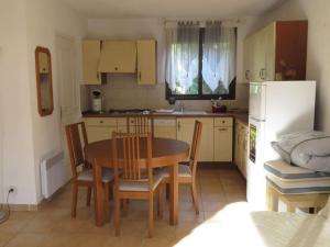 Studio Bormes-les-Mimosas, 1 pièce, 4 personnes - FR-1-610-41