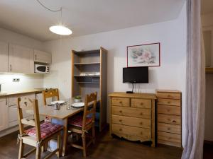 Appartement Studio Brides-les-Bains, 1 pièce, 2 personnes - FR-1-512-184 Esplanade des Thermes 73570 Brides-les-Bains Rhône-Alpes