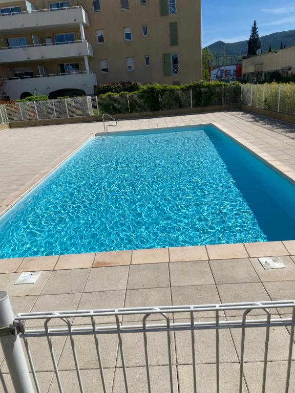 Studio brignoles PISCINE emplacement idéal Avenue Saint Jean, 83170 Brignoles