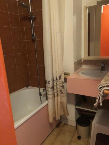 STUDIO-CAB 300 m Plage Port-jonathan Navigateurs