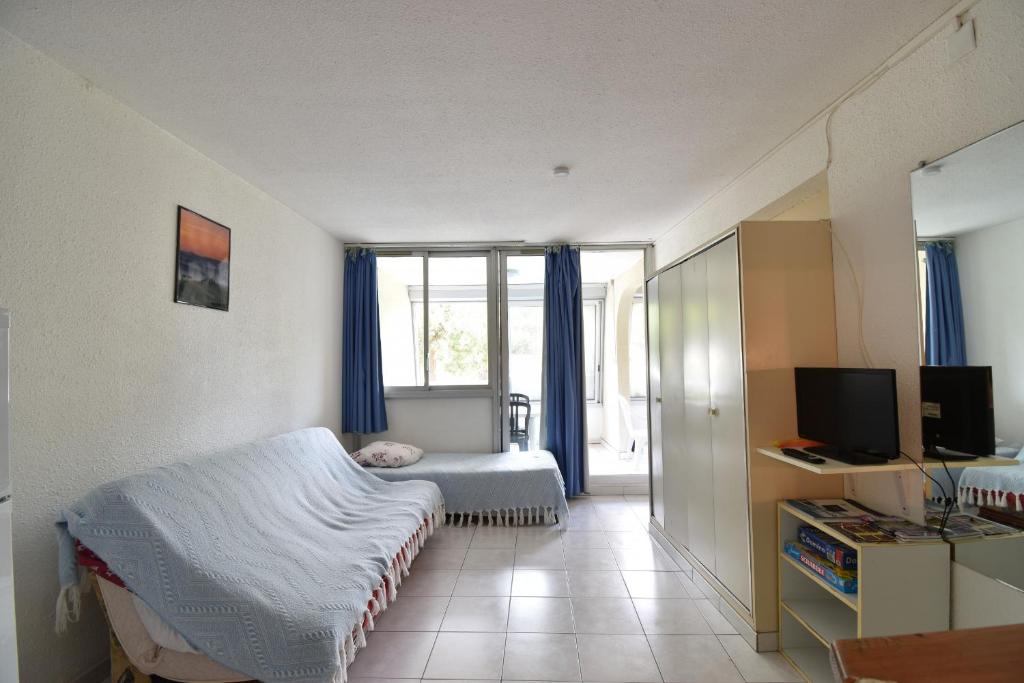 Studio Cabine 5 couchages Chabian avec piscine Route des Marines, 225, 30240 Le Grau-du-Roi