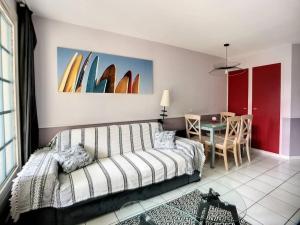 Studio cabine avec jardin, face piscine et golf