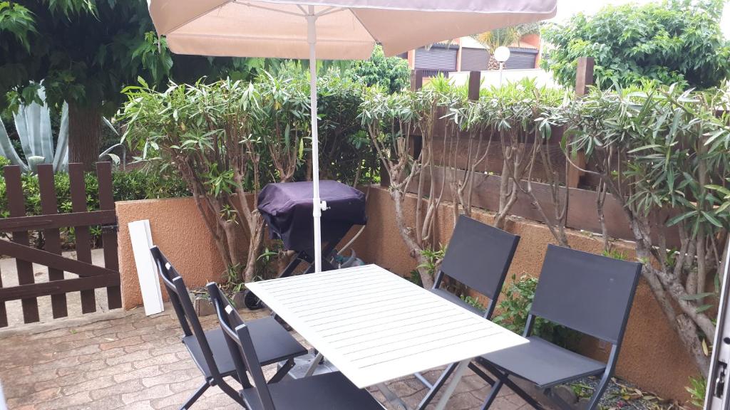 Appartement Studio cabine avec jardinet à 30 m de la plage, au calme. Résidence La Plage 10 Avenue du Sauvetage 11430 Gruissan