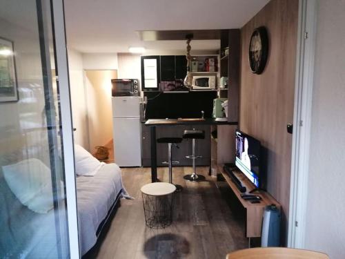 Studio cabine avec wifi (fibre), clim et piscine