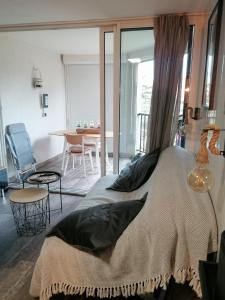 Studio cabine avec wifi (fibre), clim et piscine