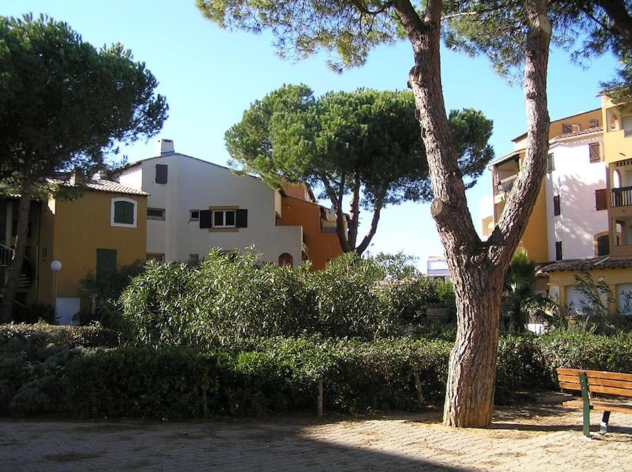 Studio cabine climatisé rez de jardin plage 150m Boucanet Rue des Cévennes, 30240 Le Grau-du-Roi