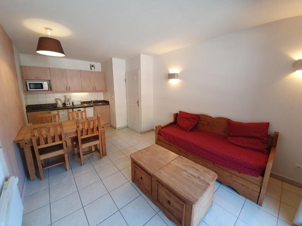 Studio cabine ensoleillé en plein centre ville dans résidence avec piscine