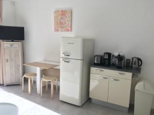 Studio cabine ensoleillé en plein centre ville dans résidence avec piscine