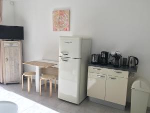 Appartement Studio cabine ensoleillé en plein centre ville dans résidence avec piscine 20 Avenue Georges Pompidou 83120 Sainte-Maxime Provence-Alpes-Côte d\'Azur