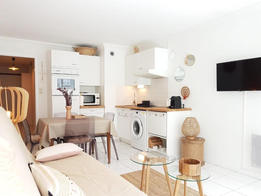 Studio Cabine Familial hypercentre du Touquet RSD LE MOZART APPT 12 53 Rue Saint-Amand, 62520 Le Touquet-Paris-Plage