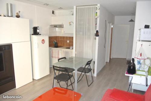 Studio cabine hyper centre Andernos parking privé plage 300m