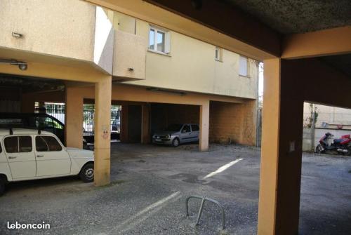 Studio cabine hyper centre Andernos parking privé plage 300m