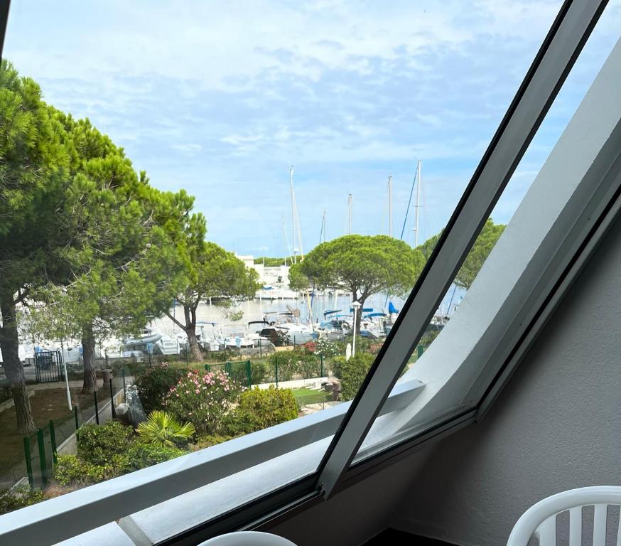Studio cabine les croisieres Les croisieres bloc À appartement 15 1 etage 18 Route des Marines, 30240 Le Grau-du-Roi