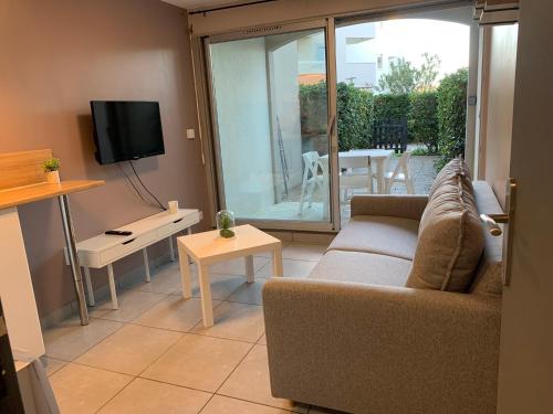 Studio cabine rénové rez de jardin à 150 m de la plage
