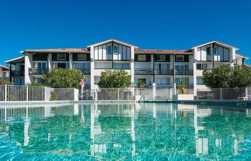 Studio cabine résidence 4 étoiles piscine tennis golf parking privé