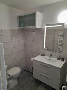 Appartement Studio Cabine Sète Corniche Vue Mer 1 Rue de Savoie 34200 Sète Languedoc-Roussillon