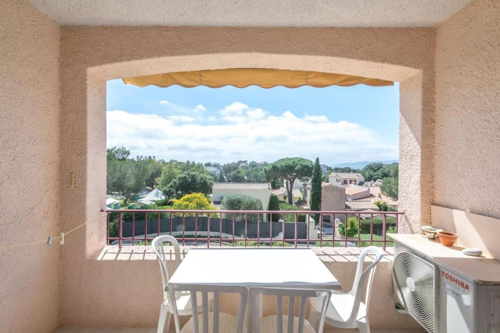 Studio calme avec terrasse vue mer