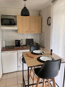 Studio calme dans une belle résidence avec piscine • Parking • WiFi