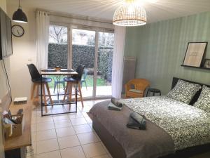 Appartement Studio calme dans une belle résidence avec piscine • Parking • WiFi Bât.F - RDC 24 Rue Sarah Bernhardt 31200 Toulouse Midi-Pyrénées