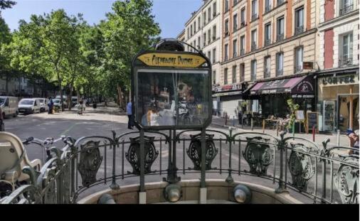 Appartement Studio calme et éclairé proche de Nation A 4e étage 27 Rue de Bagnolet 75020 Paris