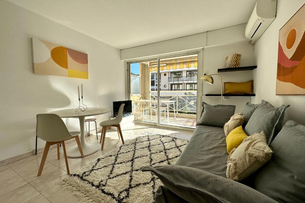 Studio calme, lumineux, terrasse, WIFI, 1.5 Km du front de mer 44600 Saint-Nazaire