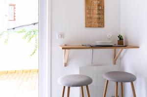 Studio calme, lumineux, terrasse, WIFI, 1.5 Km du front de mer