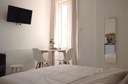Studio calme, lumineux, WIFI, 1.5 Km du front de mer