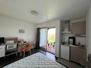 Appartement Studio Cambo-les-Bains, 1 pièce, 2 personnes - FR-1-495-100 11 avenue BORDART Rce le Patio , apt Anémone ,RDC droite 64250 Cambo-les-Bains Aquitaine