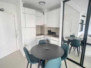 Appartement Studio Cannes, 1 pièce, 2 personnes - FR-1-470-50 93 Boulevard de la Croisette 06400 Cannes Provence-Alpes-Côte d\'Azur