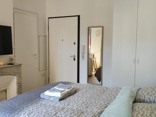 STUDIO CANNES A 5 MN A PIED DE LA GARE TOUT CONFORT AVEC BALCON