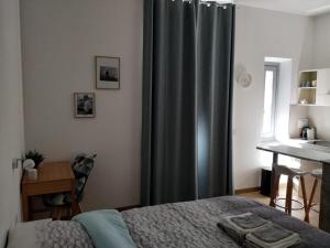 Appartement STUDIO CANNES A 5 MN A PIED DE LA GARE TOUT CONFORT AVEC BALCON 2 EME ETAGE 2 Rue Jean Goujon 06400 Cannes Provence-Alpes-Côte d\'Azur