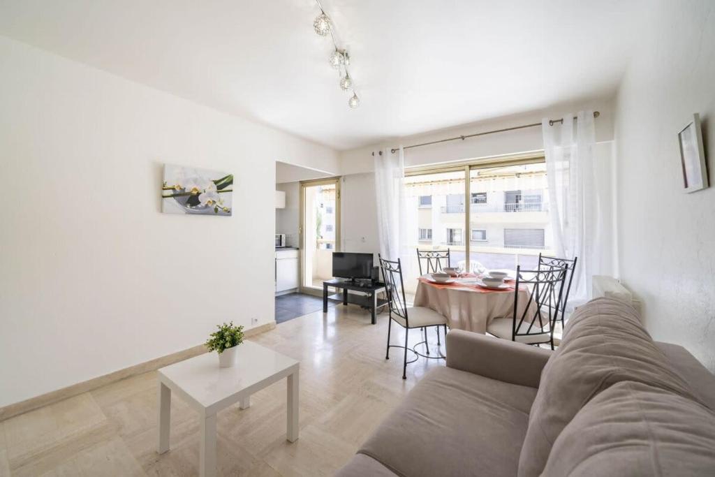 Studio Cannes center next to Croisette and rue d'Antibes 6-8 rue du Général Ferrié Palais Royal Croisette, 06400 Cannes