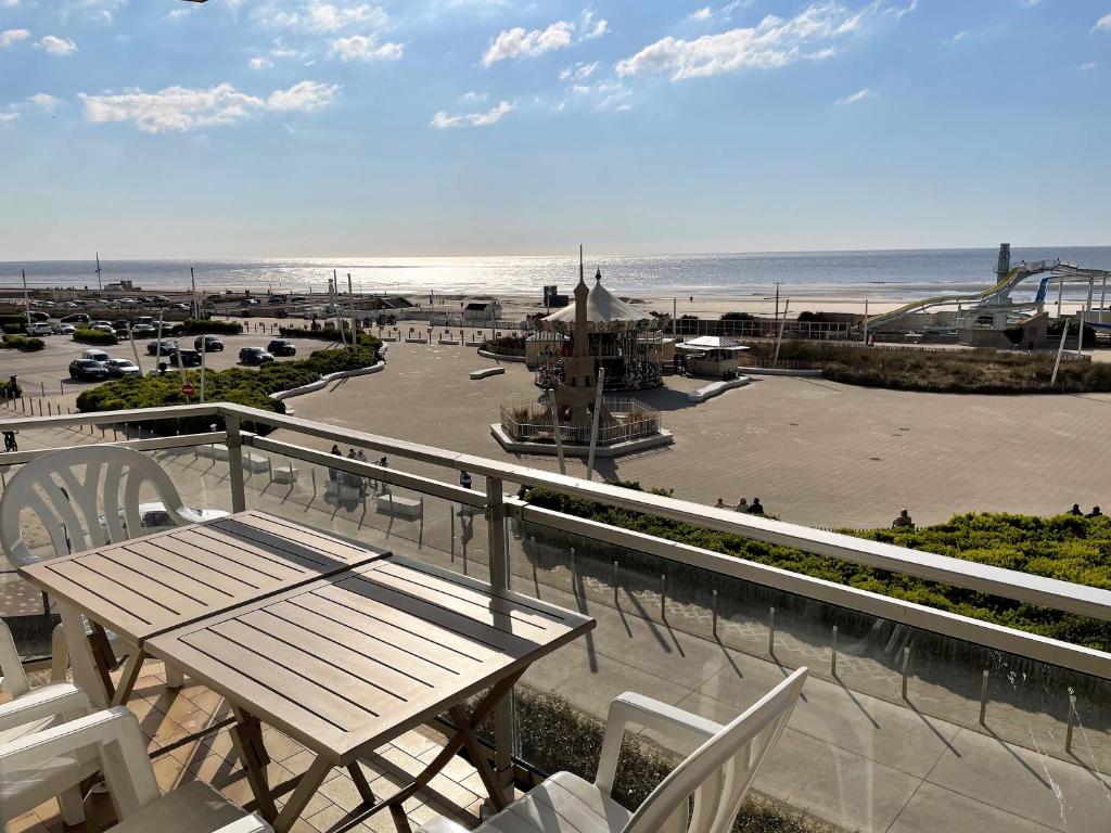 Studio Carnon loggia au soleil et la mer à 2 pas