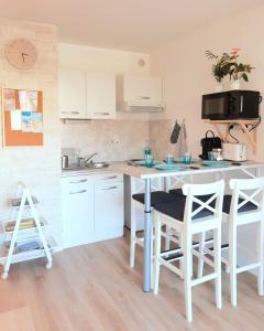 Studio Carnon ~ Plage, port et commerces, tout proche!
