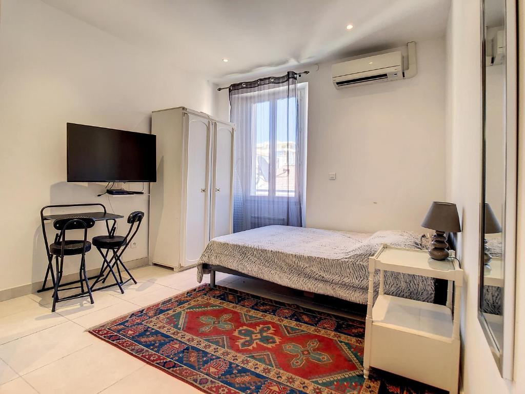 Appartement Studio Carré d'Or. 2 mins from the Croisette. 143 Floor 3 21 Rue du Commandant André 06400 Cannes