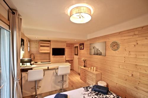 STUDIO CENTRE AURON