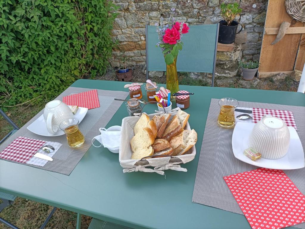 Studio centre avec terrasse