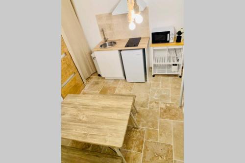 Appartement studio centre de Hyeres ( 4 personnes ) 8 Avenue Edmond Dunan 83400 Hyères Provence-Alpes-Côte d\'Azur