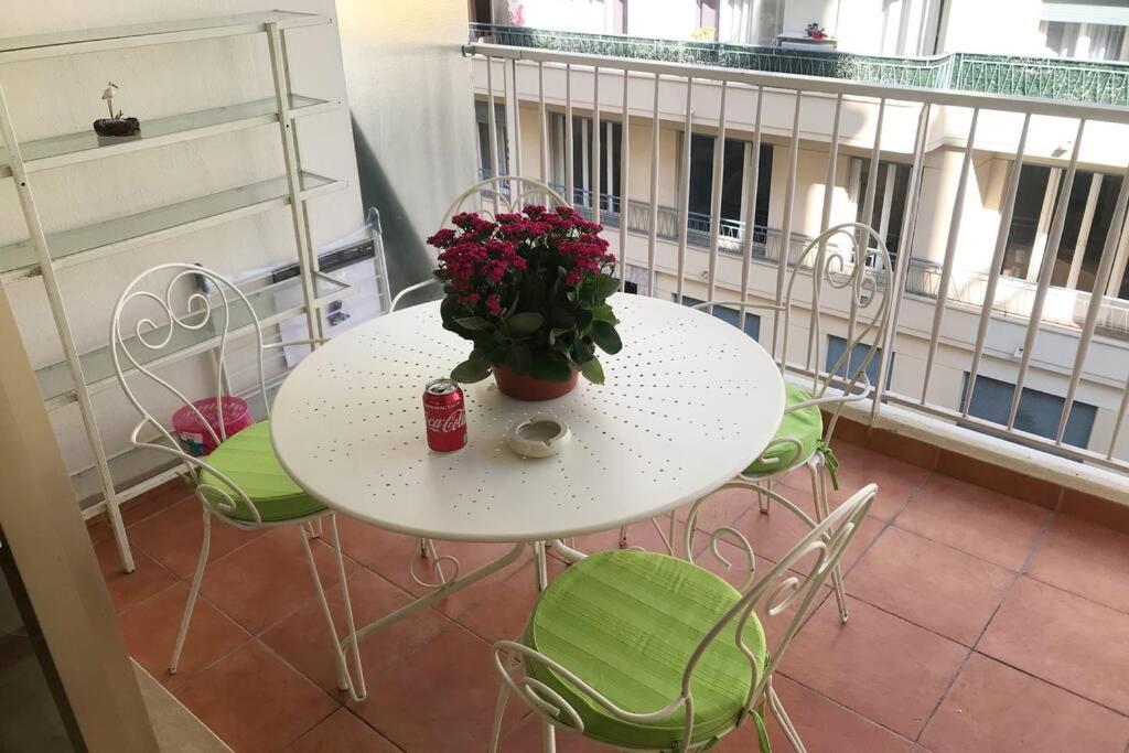 Appartement studio centre nice proche de mer 18 Avenue Gay 06000 Nice