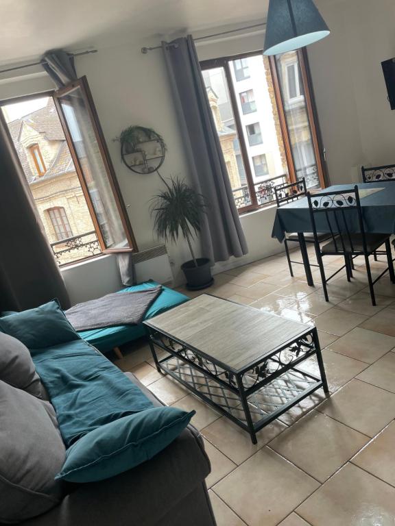 Studio centre Saint Tropez parking piscine wifi vue mer 83990 Saint-Tropez