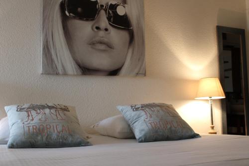 Studio centre Saint Tropez parking piscine wifi vue mer