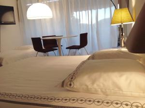 Studio centre Saint Tropez parking piscine wifi vue mer