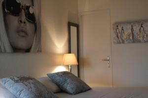 Studio centre Saint Tropez parking piscine wifi vue mer