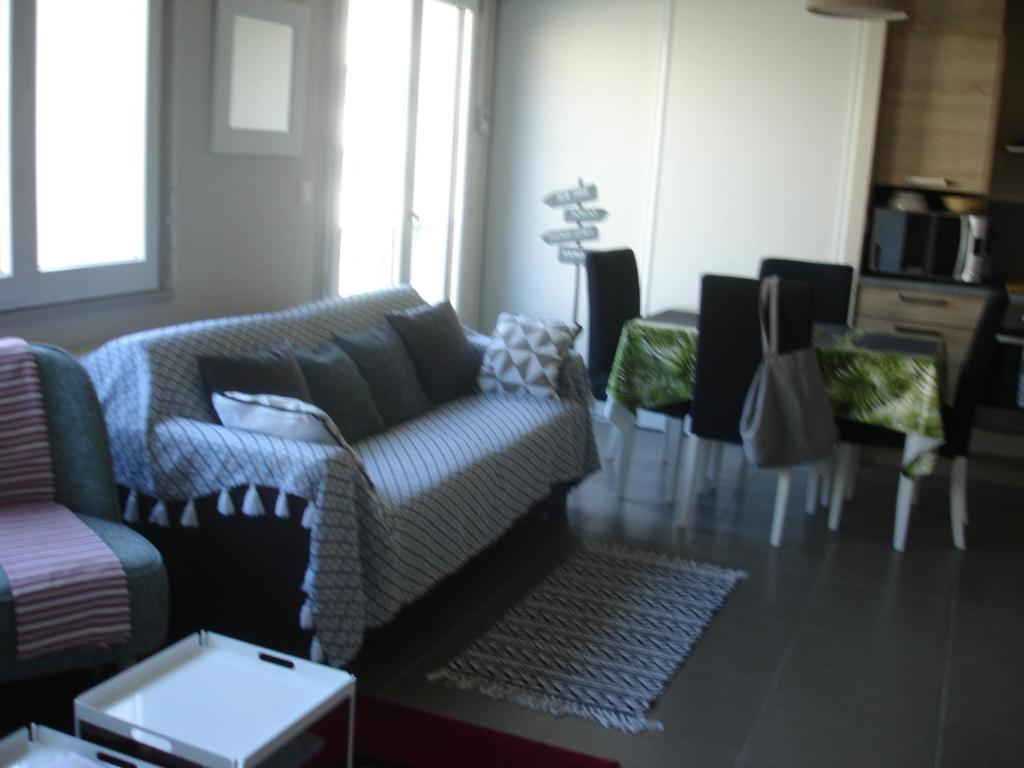 Appartement Studio Centre Ville Office De Tourisme 6 avenue du marechal harispe 64100 Bayonne